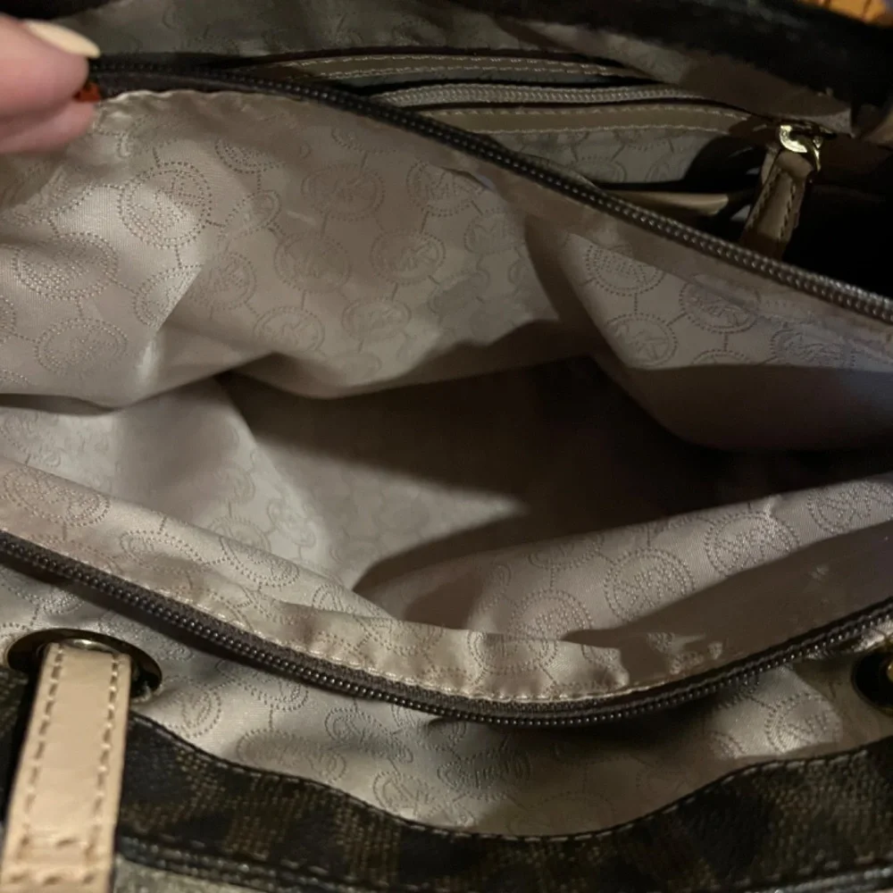 Michael Kors Signature Tote - Picture 3 of 5